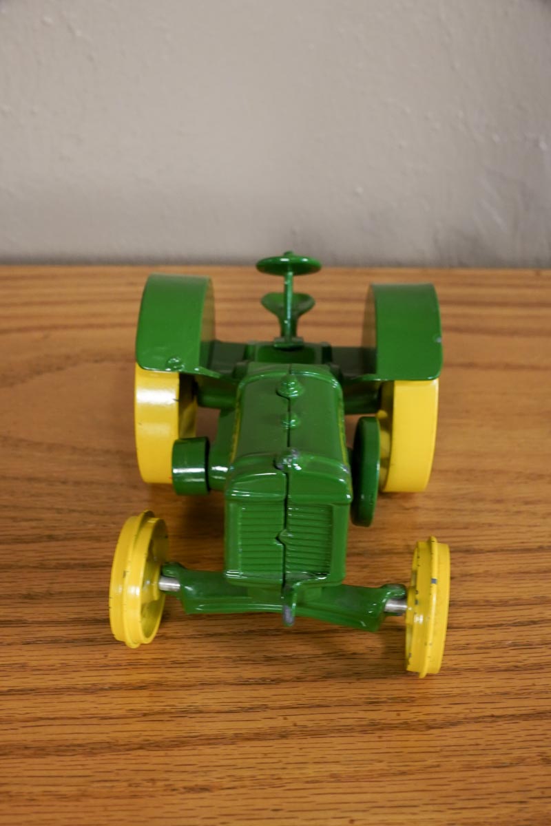 Ertl John Deere Cast Iron 1923 Model "D" Toy Tractor Green & Yellow