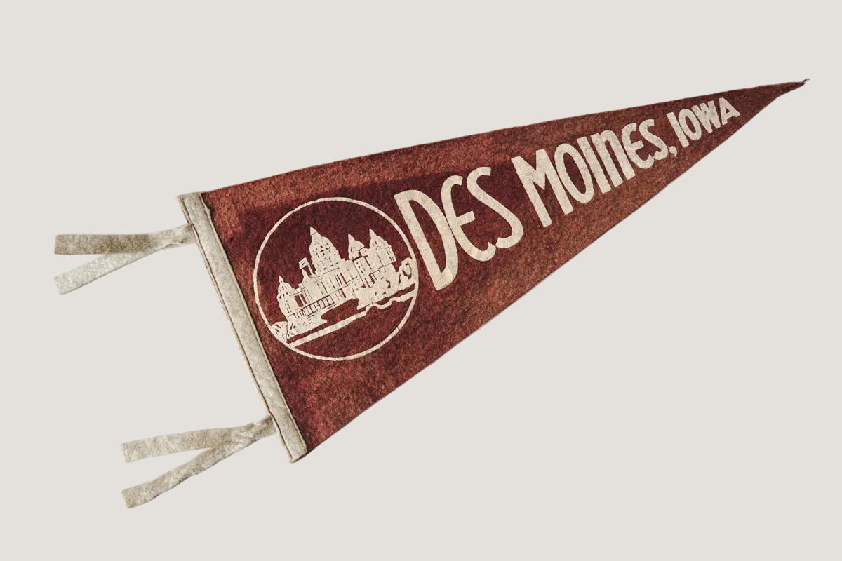 Des Moines, Iowa-themed pennant with architectural illustration on a white background