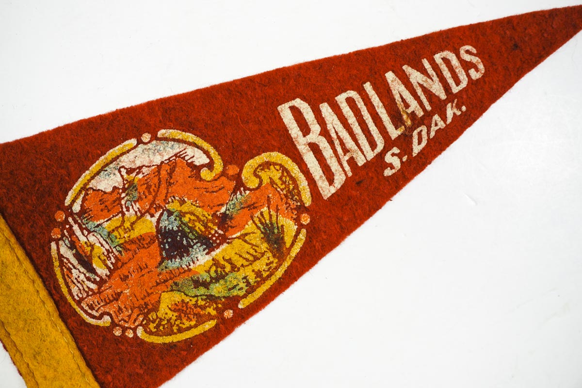Vintage 1950s Badlands South Dakota Small Red Felt Souvenir Pennant 8inch