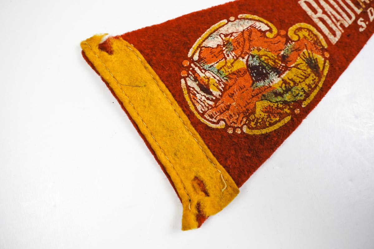 Vintage 1950s Badlands South Dakota Small Red Felt Souvenir Pennant 8inch