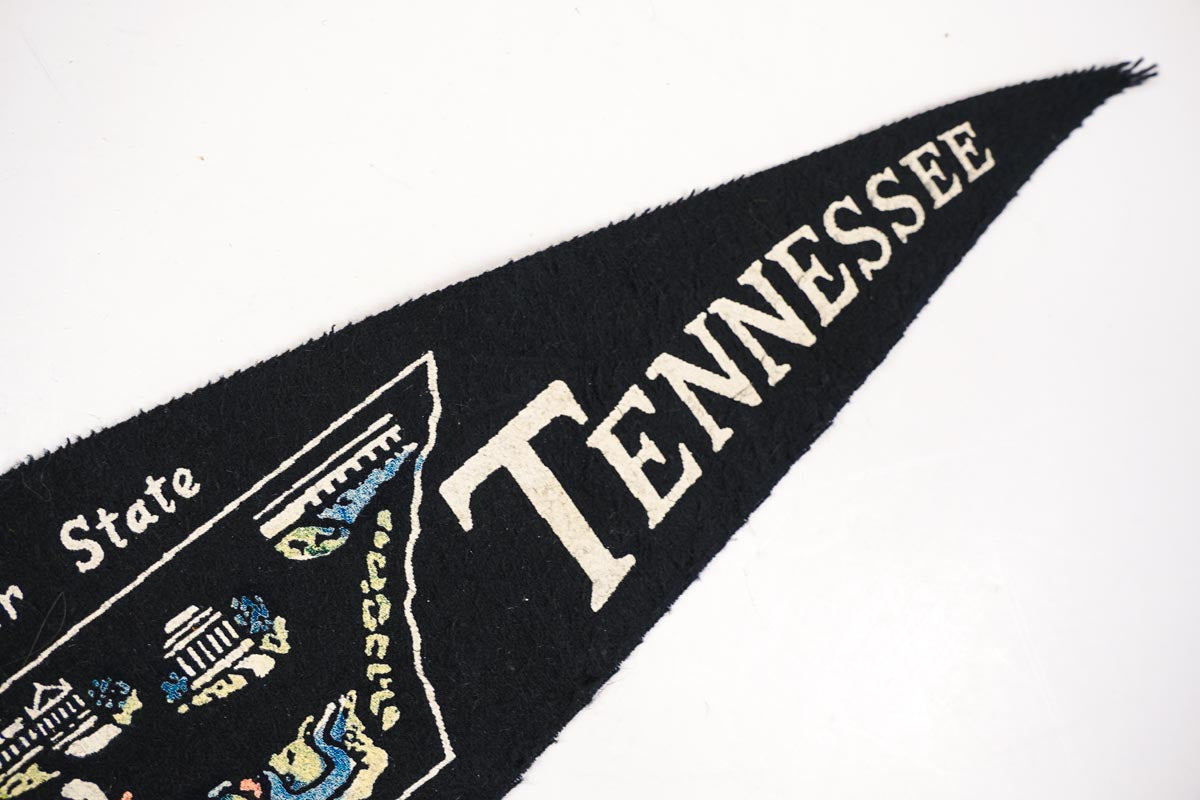 Vintage 1950s Tennessee The Volunteer State Black Felt Souvenir Pennant 11in