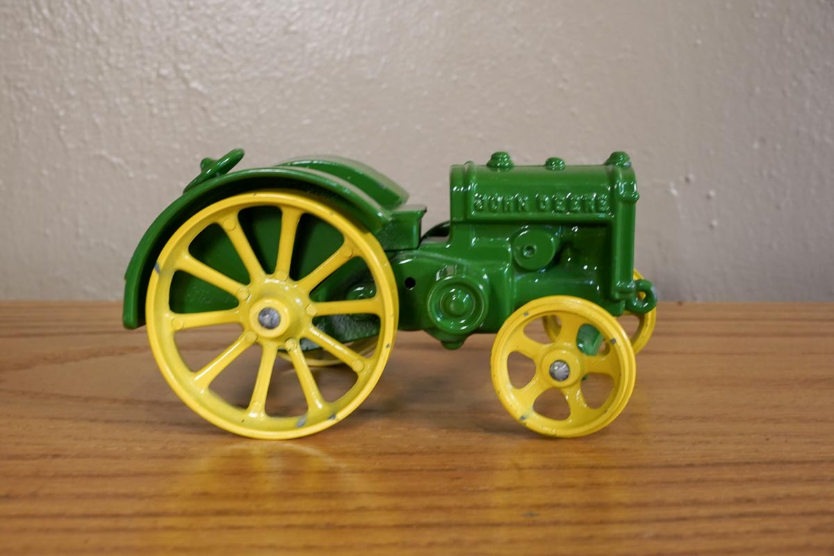 Ertl John Deere Cast Iron 1923 Model "D" Toy Tractor Green & Yellow