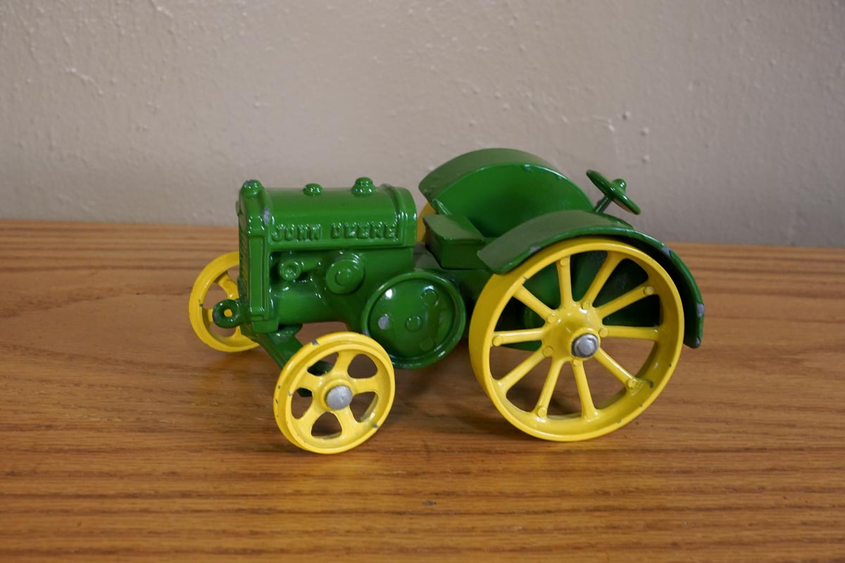 Ertl John Deere Cast Iron 1923 Model "D" Toy Tractor Green & Yellow