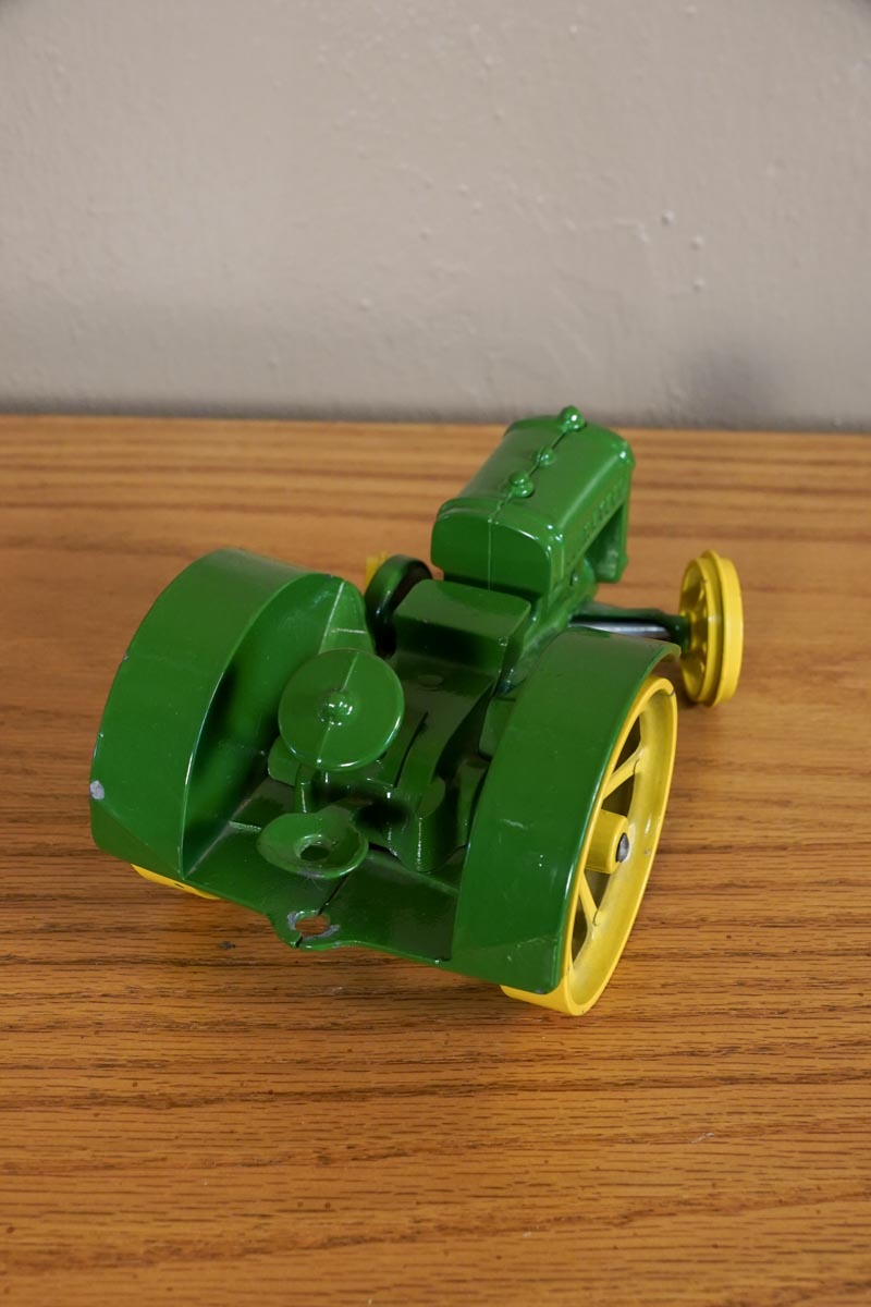Ertl John Deere Cast Iron 1923 Model "D" Toy Tractor Green & Yellow