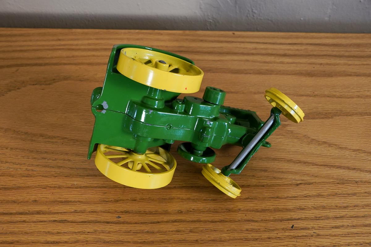 Ertl John Deere Cast Iron 1923 Model "D" Toy Tractor Green & Yellow