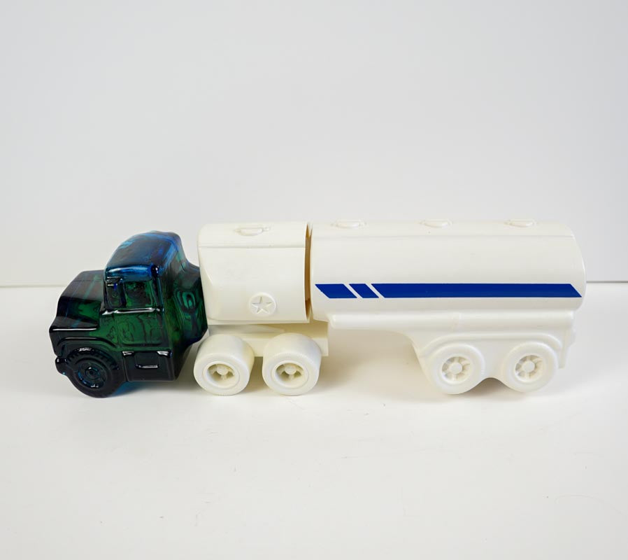 Avon Big Rig Wild Country Truck After Shave Semi Truck with Original Box