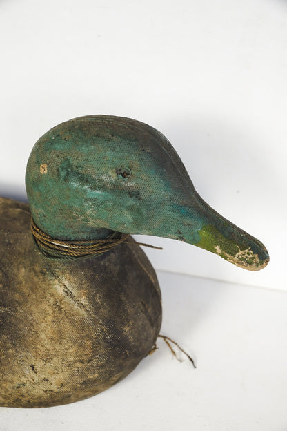 Vintage Victor Veri-Lite Duck Hunting Decoy Animal Trap Co LItitz PA Glass Eye