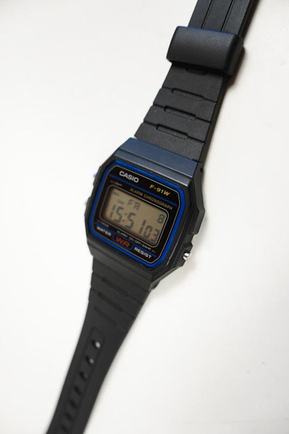Casio F-91W Mens Watch Digital Chronograph Black Resin Date Alarm Backlight WR